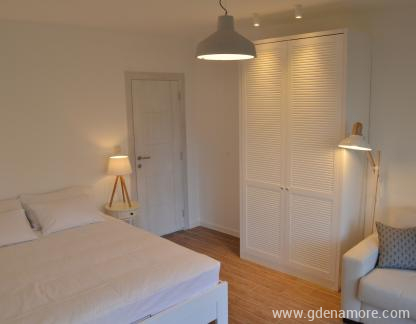Vila Alexandra, Apratman 13, частни квартири в града Budva, Черна Гора